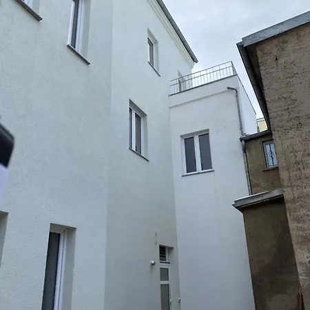 O Graham 3 People 2 *